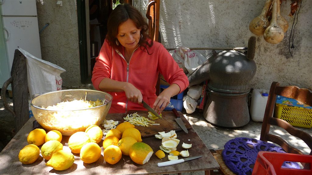 Slicing bergamot for marmalade